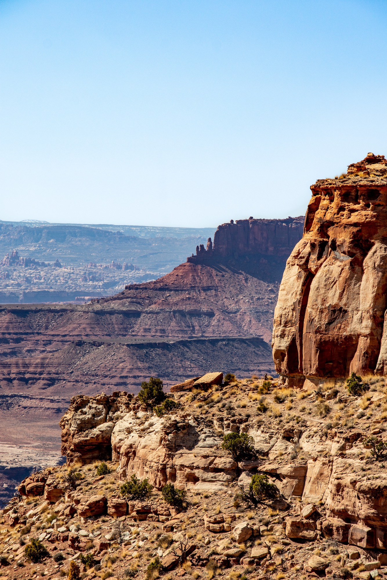 The rest of the trail clings to the edge of a 1,200 ft bluff and then descends all the way to the White Rim Road.
