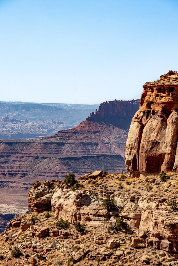 The rest of the trail clings to the edge of a 1,200 ft bluff and then descends all the way to the White Rim Road.
